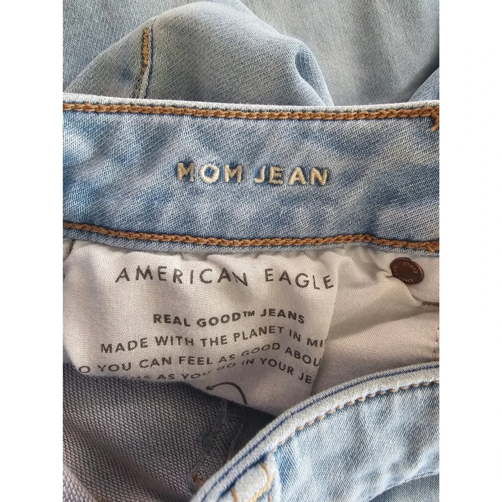 American Eagle Mom Jeans Womens 2 Light Wash High‎ Rise Frayed Y2K